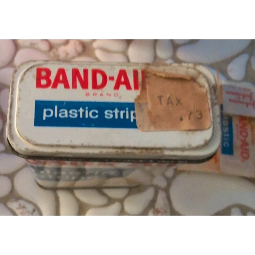VTG Johnson & Johnson Band-Aid Metal Tin W/Original Plastic Strips included!